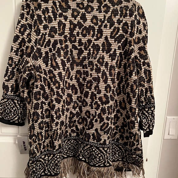 Animal print sweater size 1X - Picture 6 of 8